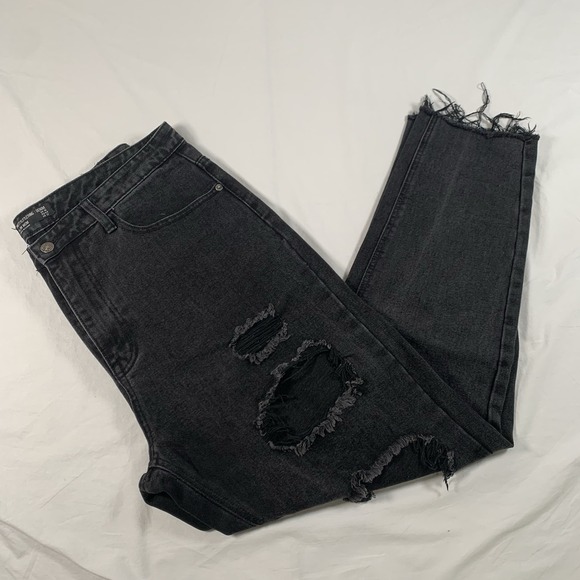 Pretty Little Thing Jeans Women's Sz 12 Black Slim Mom Jeans Straight Distressed - Picture 1 of 10